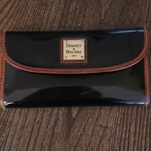 Dooney & Bourke wallet